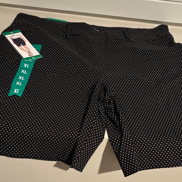 Hilary Radley Navy and White Polka Dot Shorts - Picture 1 of 4